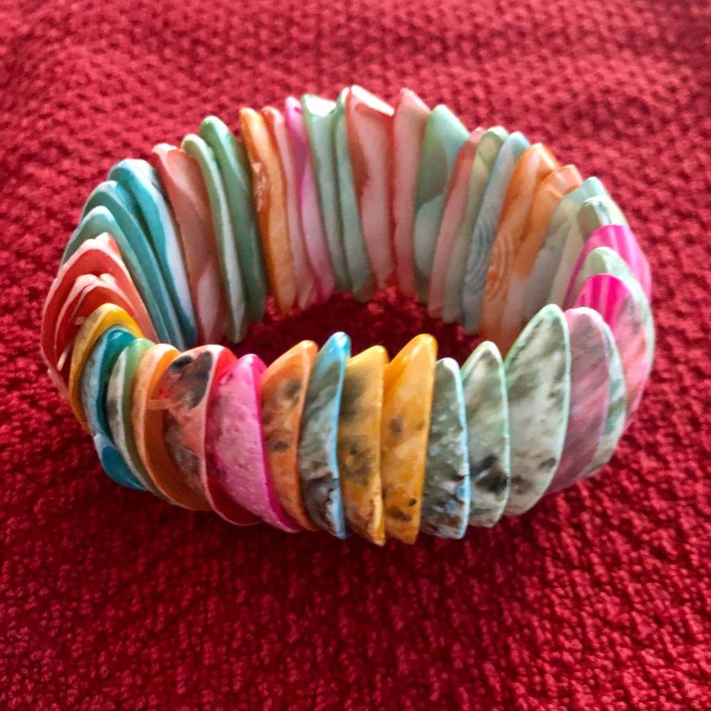 Multicolor Shell Stretch Bracket.